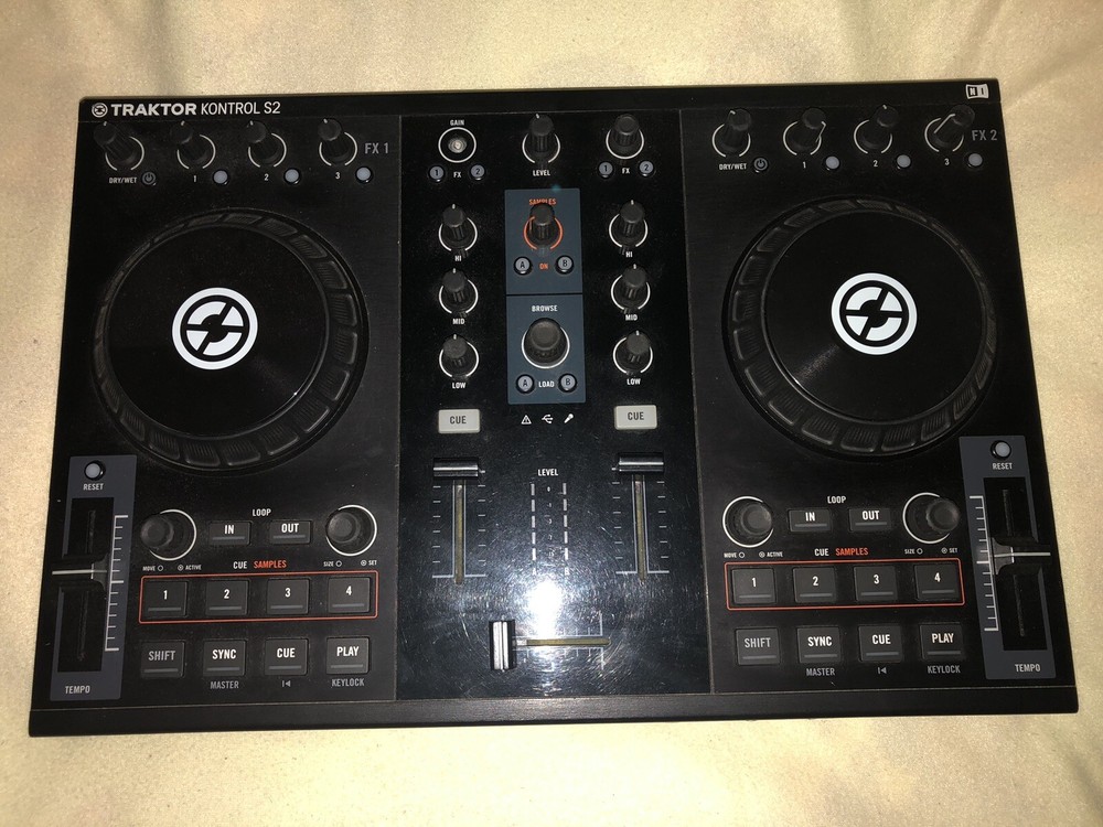 Native Instruments Traktor Kontrol S2 DJ Controller MK1