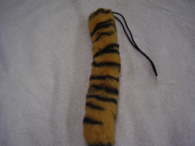 TIGER TAIL    BEAUTIFUL PLUSH TAIL LIKE ESSO