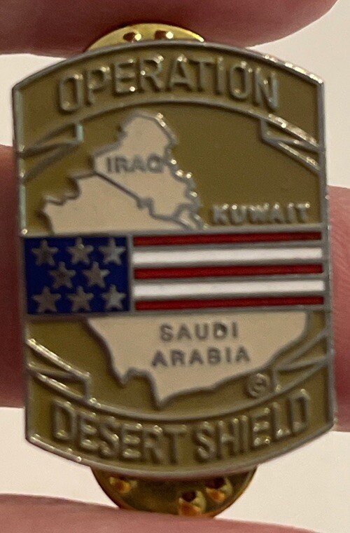 Operation Desert Storm  Hat/ Lapel Pin With Flag