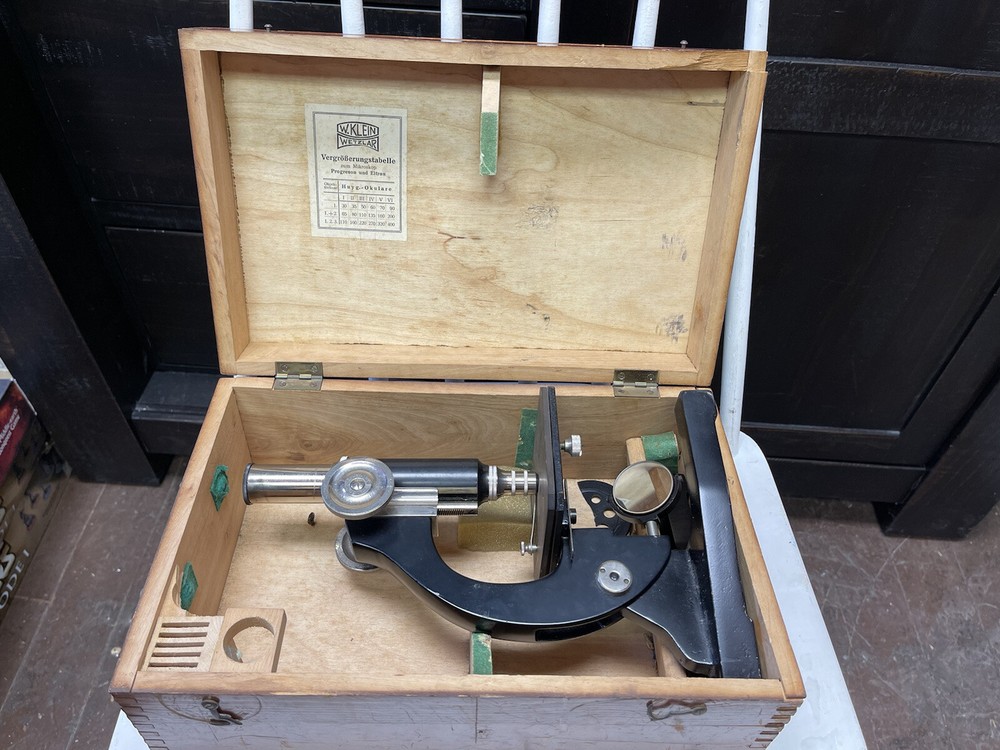 VINTAGE E. LEITZ-WETZLAR MICROSCOPE WOOD CASE