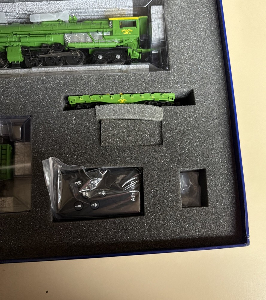 John Deere Train Engine Athearn Genesis Challenger 4-6-6-4 New in Box