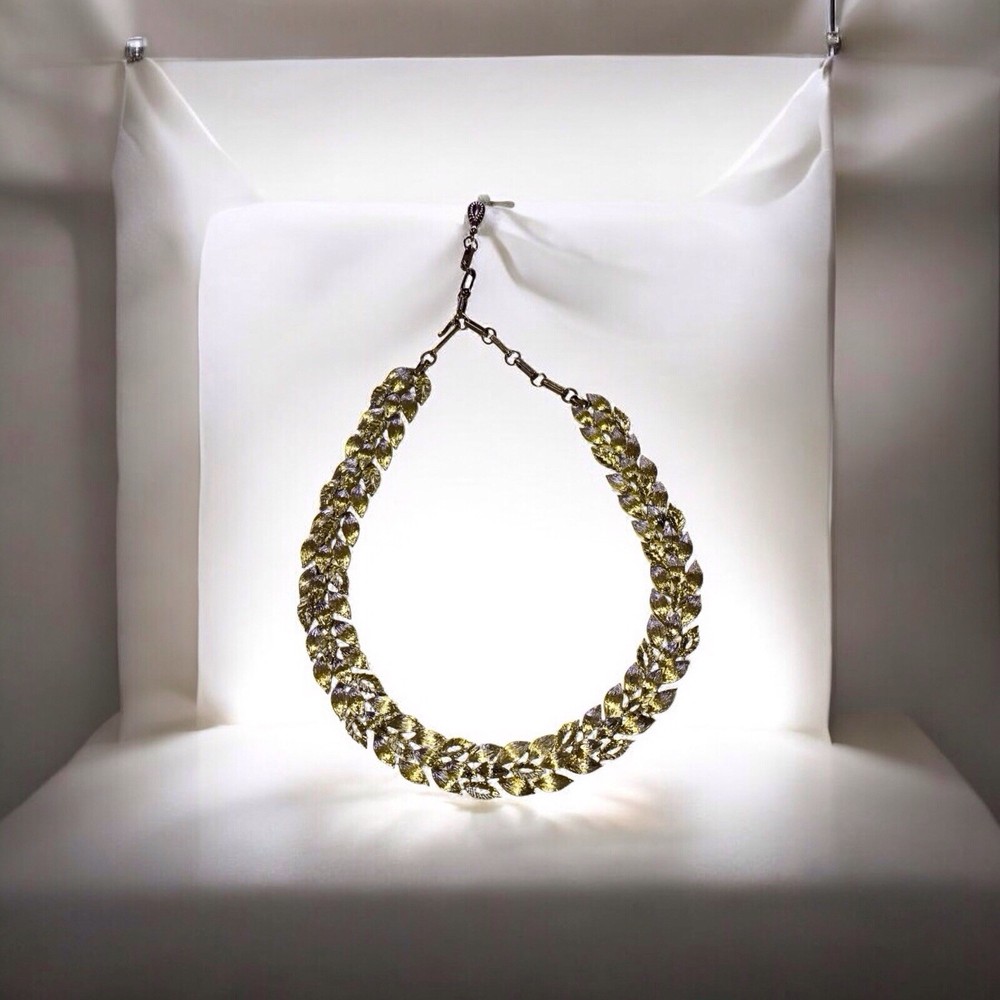 Vintage Elegance Lisner Necklace
