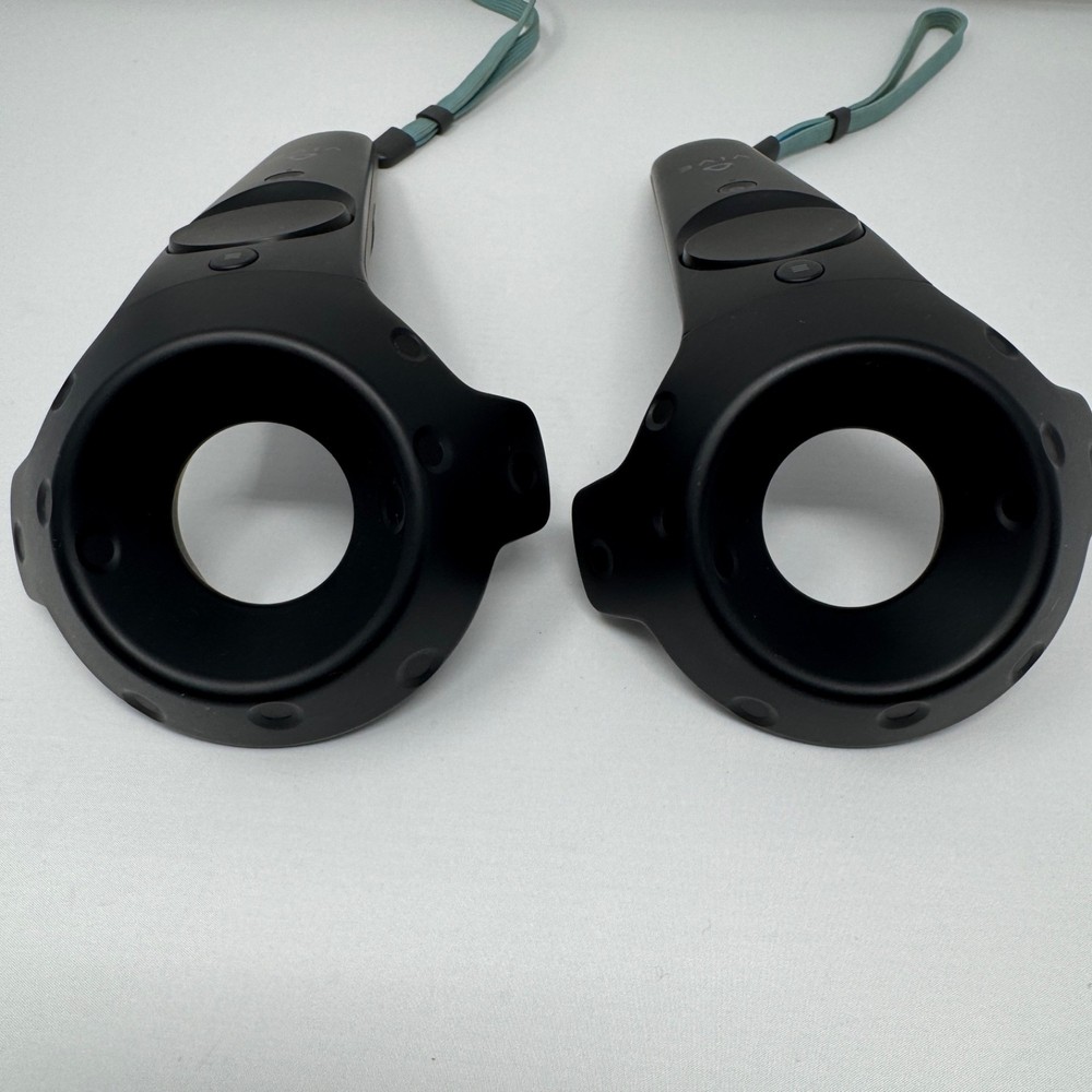 HTC Vive Virtual Reality VR Wand Controllers Pair (Black) 1.0