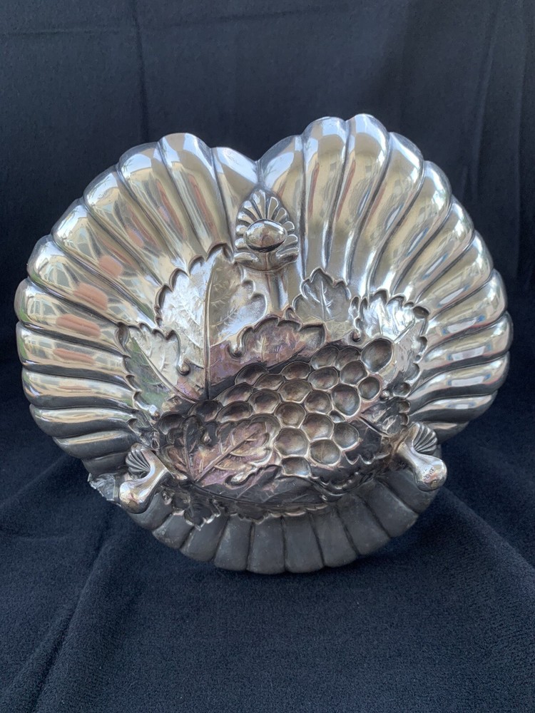 Vtg Williams Hutton & Sons Silver Plated Grape Stand Holder Figural Grape Leaf