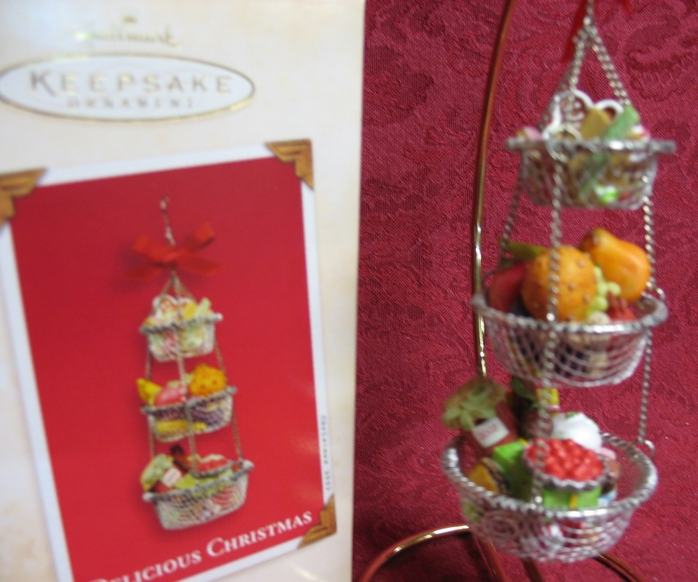 HALLMARK 2003 ORNAMENT~ DELICIOUS CHRISTMAS