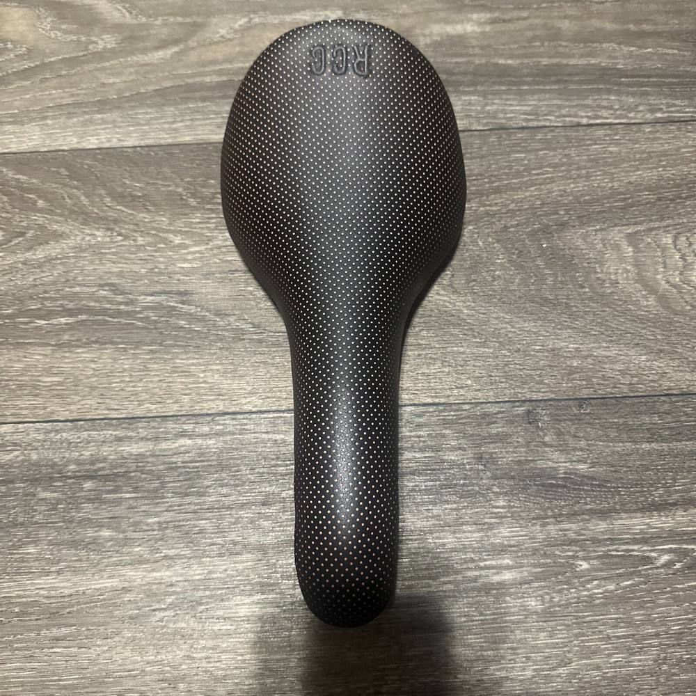 Rapha RCC Saddle Carbon Black/Pink