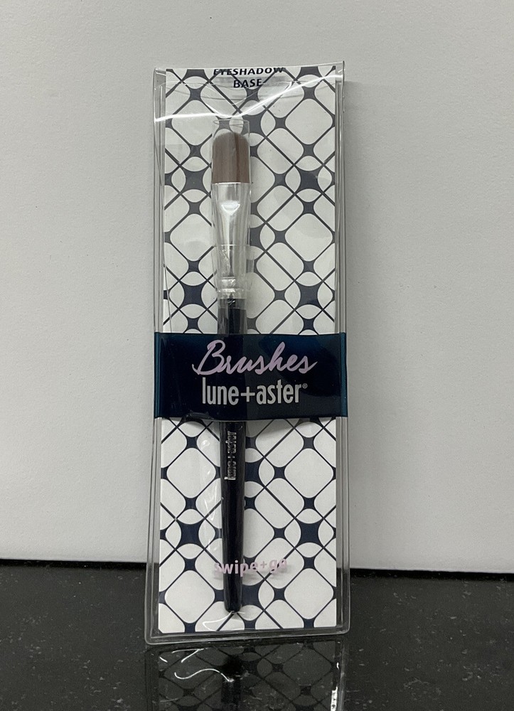 lune + aster brush eyeshadow base