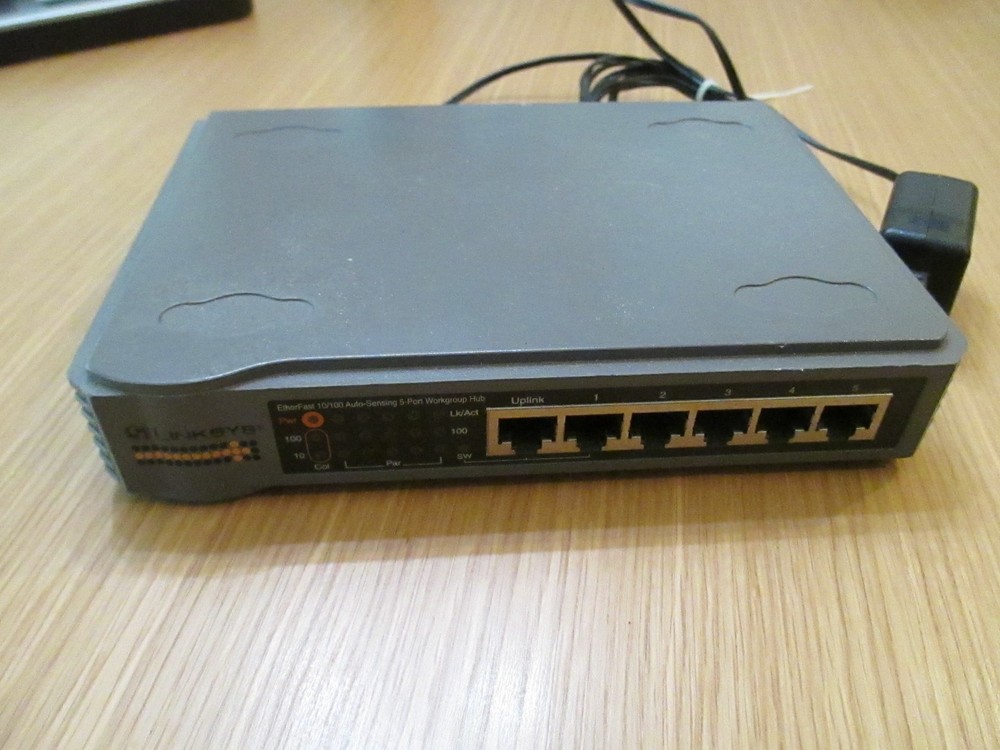 Linksys  EtherFast (EFAH05W) 5-Ports External Hub