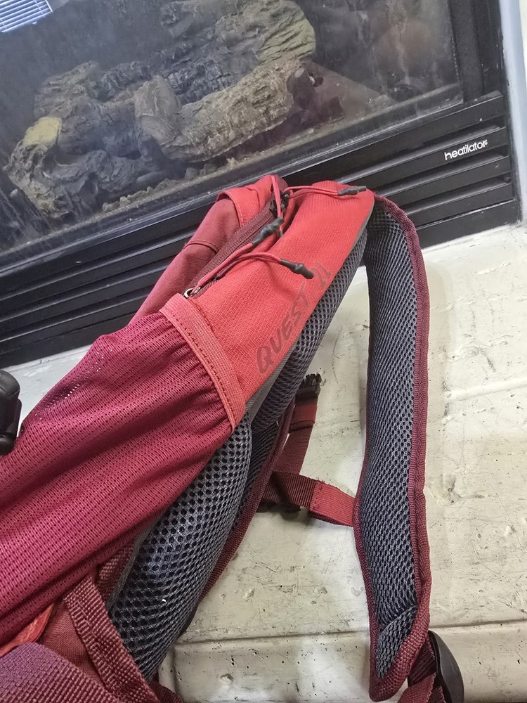 Quest Adrift 2l Hrdration Backpack Red Used
