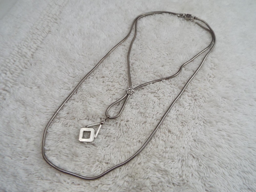 Silvertone Abstract Pendant Necklace (J6)