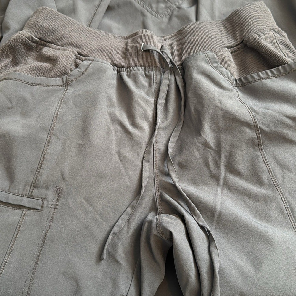 Beverly Hills Uniforms Gray Scrub Set Size Medium