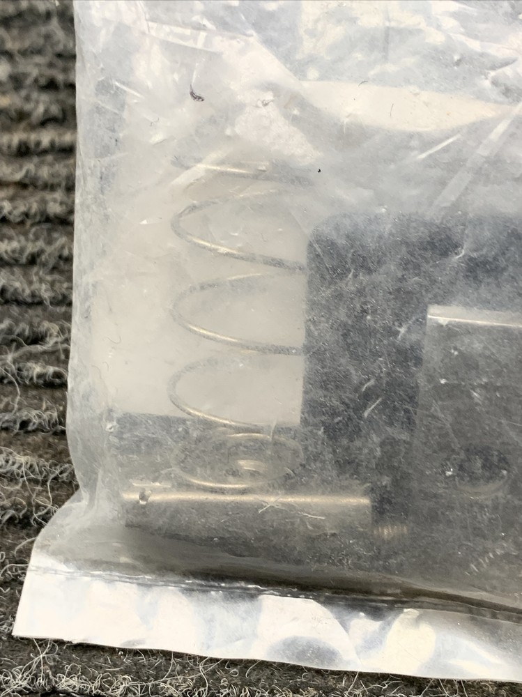 (1) NEW Maxistrut Kit Regular Spring S1004