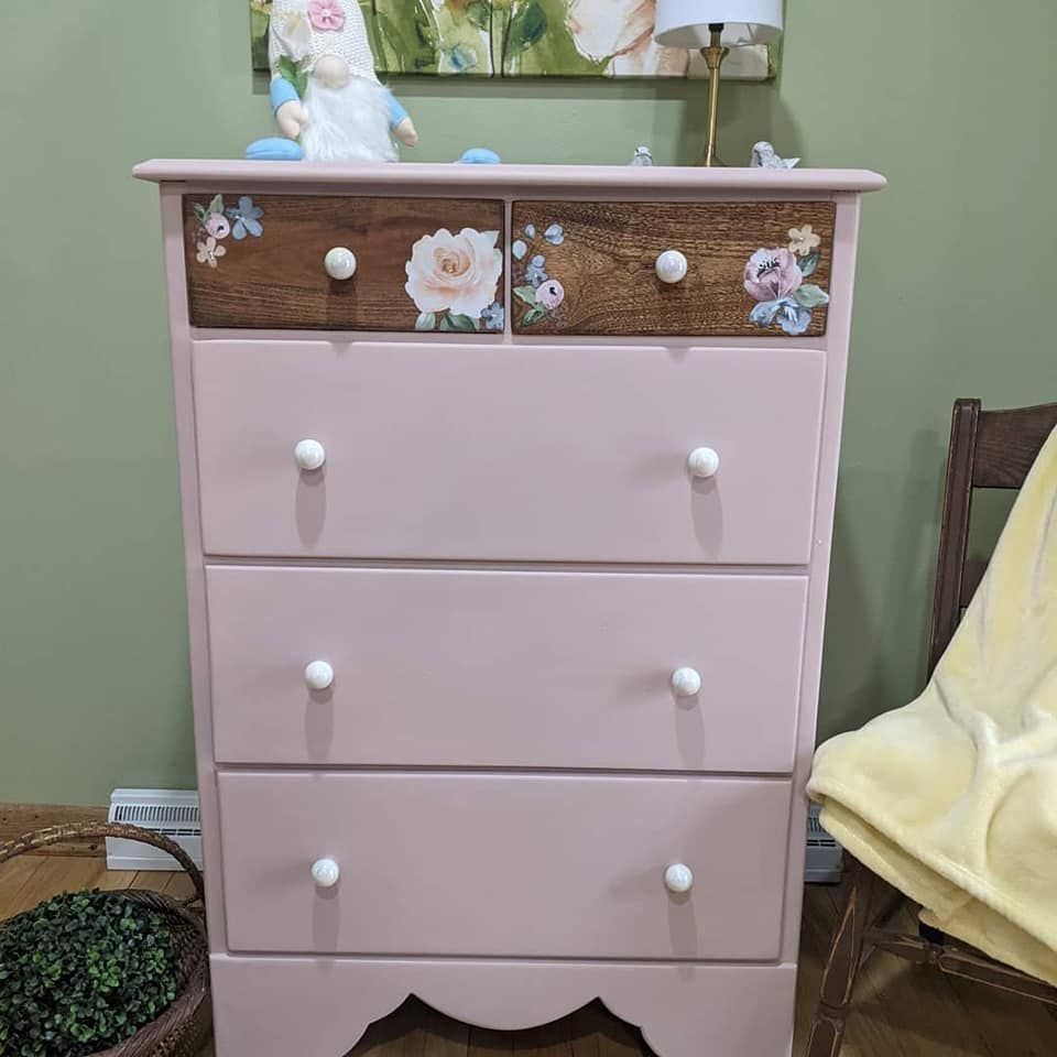 1-1/4" Ball Design Knob White Pearlized