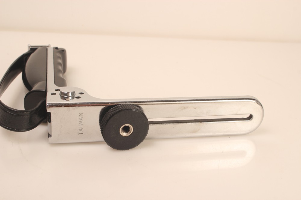 Foldable Off Camera Flash Bracket L Shaped w/ Hand Grip & Cold Shoe Compact