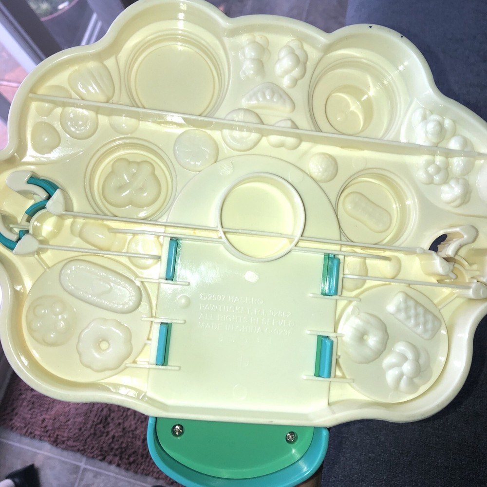 Hasbro 2007 Play dough Kitchen Creations Modeling Set~Machine Only