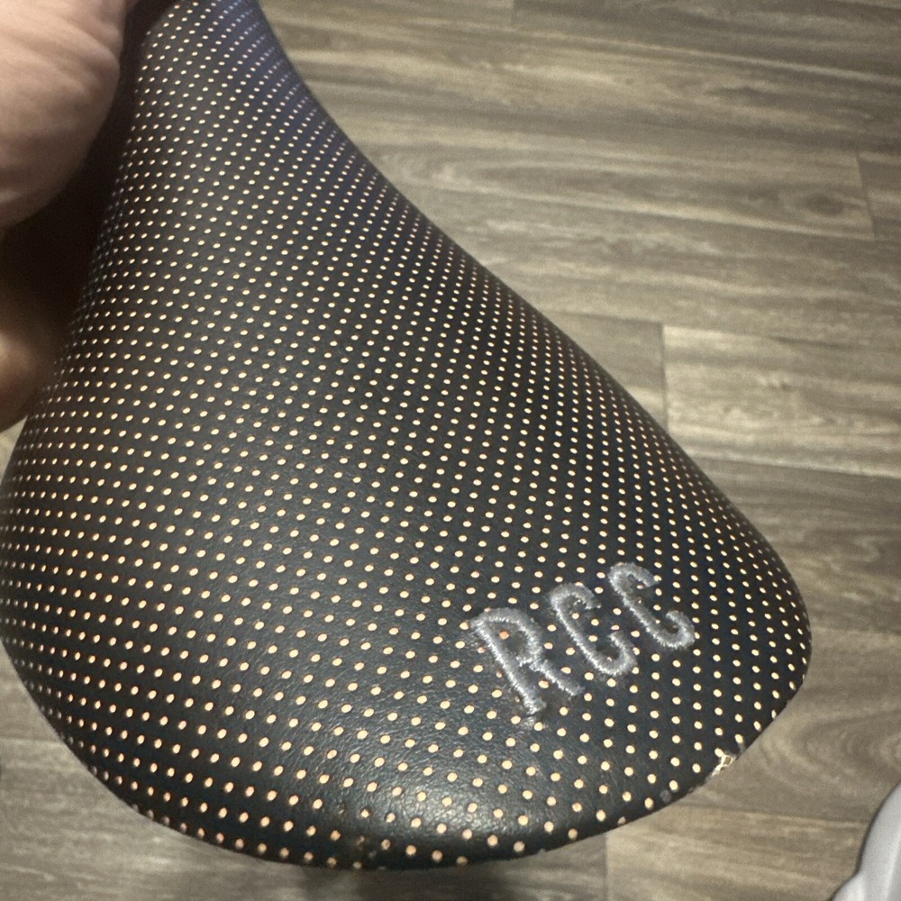 Rapha RCC Saddle Carbon Black/Pink