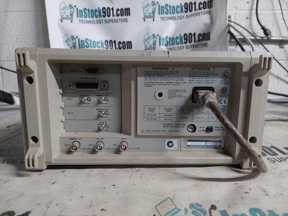 Tektronix AWG 2021 Arbitrary Waveform Generator