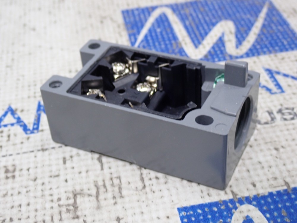 Eaton E50RA Limit Switch Single Pole Receptacle Ser A1 New