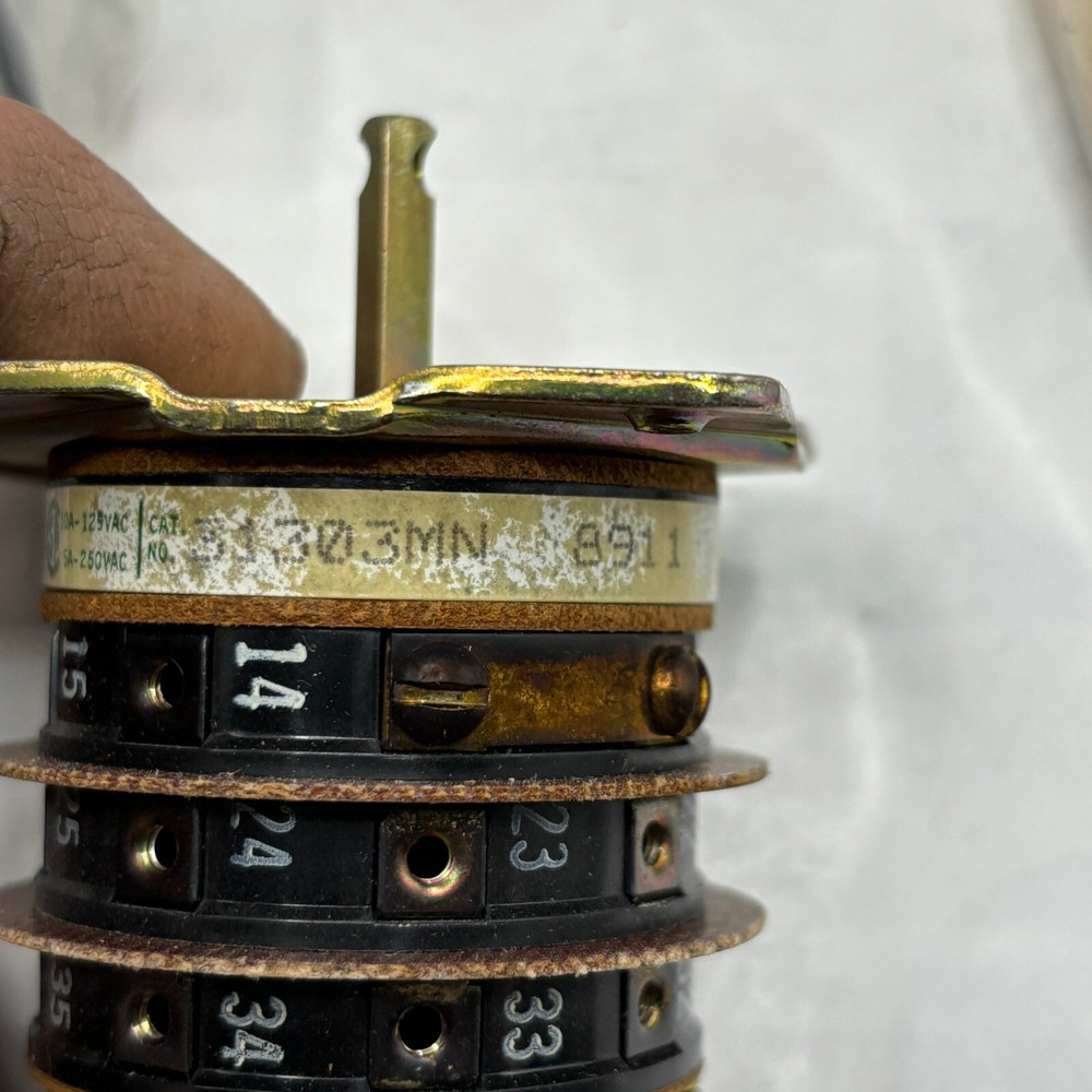 ELECTRO SWITCH 31303MN SWITCH ROTARY FULL SIZE GPU NUCLEAR 10A-125VAC 🎯