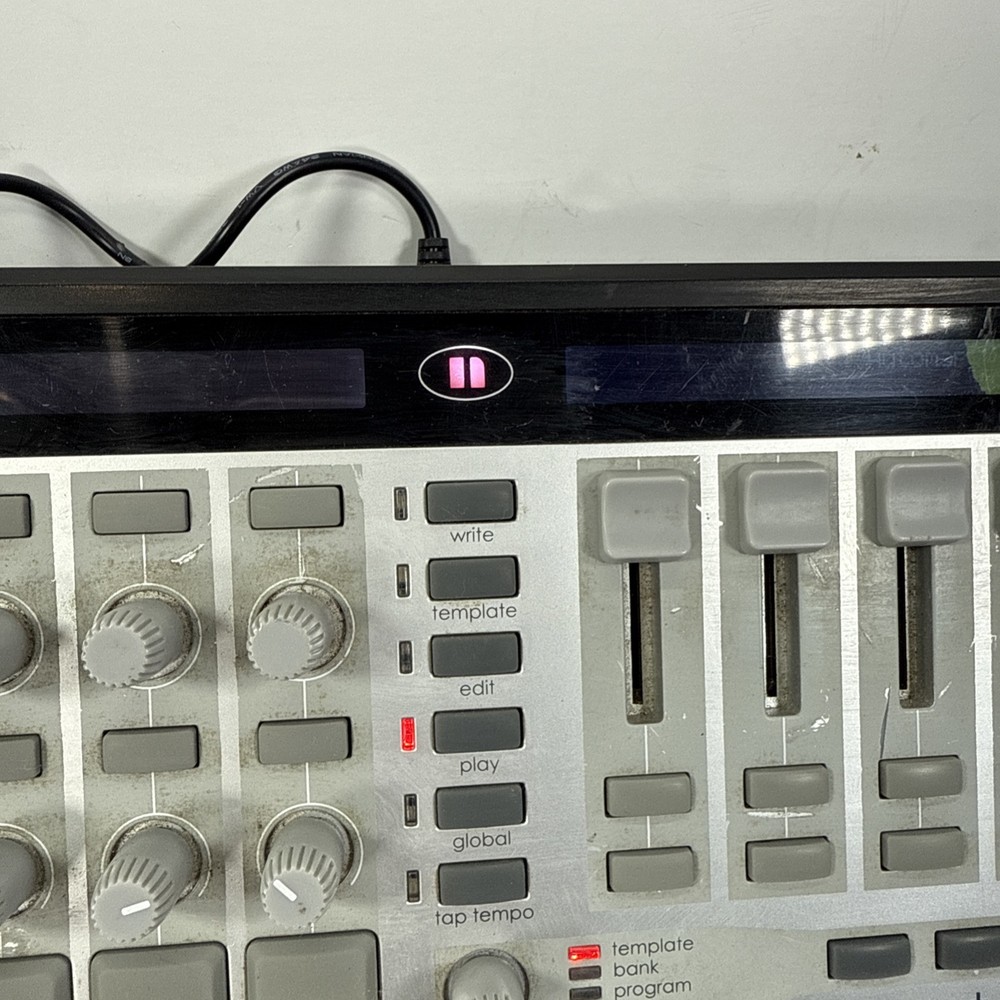 Novation Remote Zero SL Midi Controller ⚠️UNTESTED CRACKED SCREEN⚠️