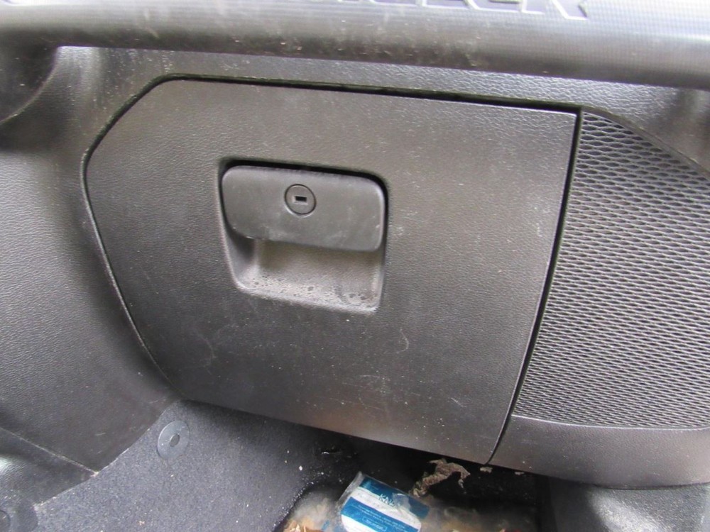 TJ        2020 Glove Box 1027433