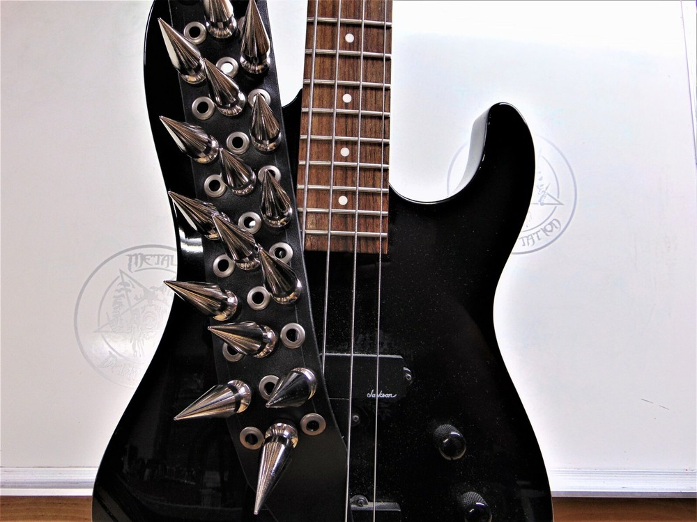LEATHER SPIKED GUITAR STRAP. (MDLS0056)..... SUFFOCATION