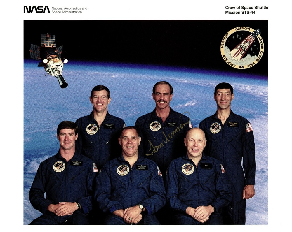 Shuttle Astronaut Thomas J. Hennen Signed Photo