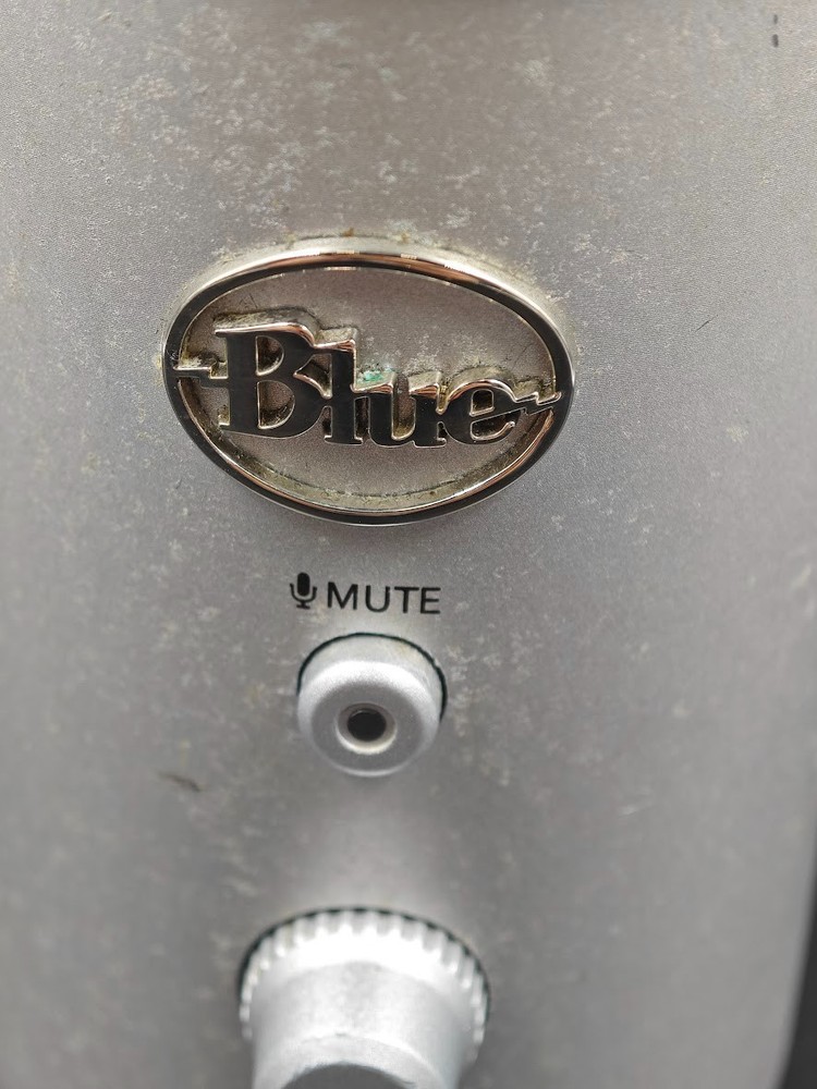 Blue Yeti USB Microphone 5.0V 500mA Silver Used Working