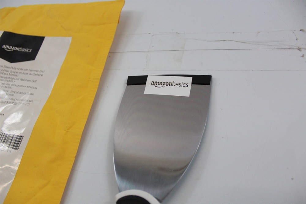 Putty Knife Stiff Nylon Handle with 3" wide Blade