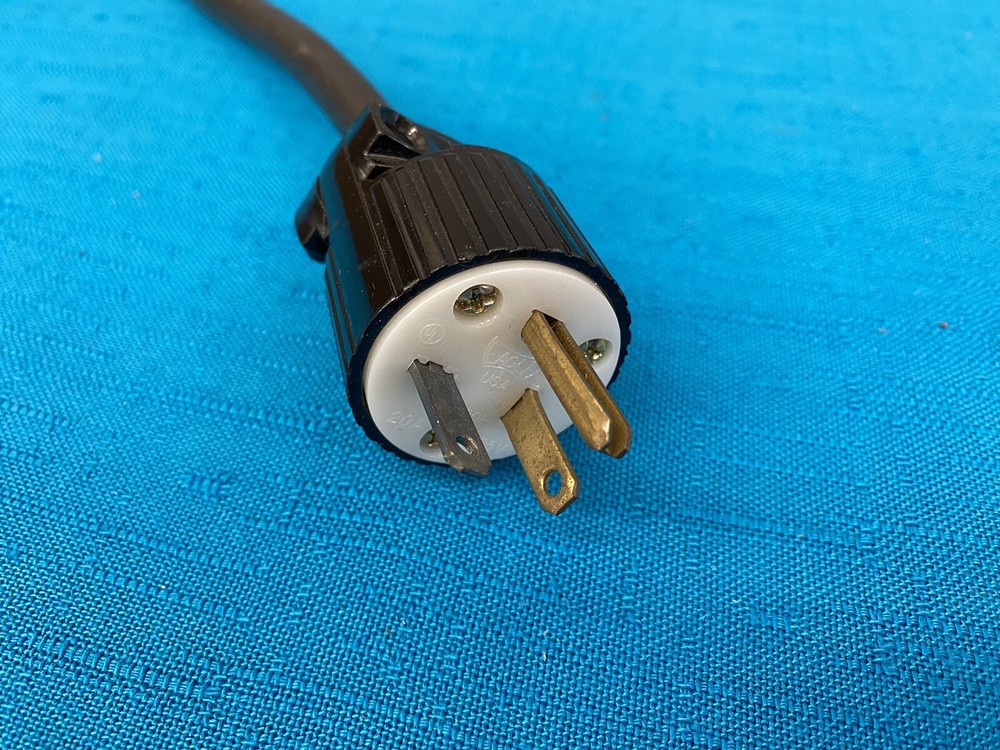 APC 20A Rack Power Distribution Unit - Untested