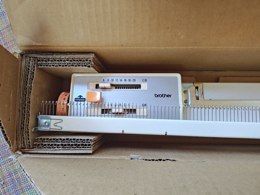 BROTHER KL-116E Knitleader Knitting Machine