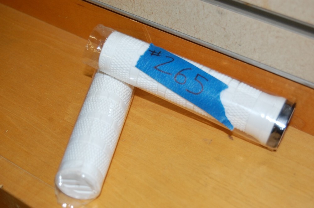 NOS Bontrager Lock-on Grips / White