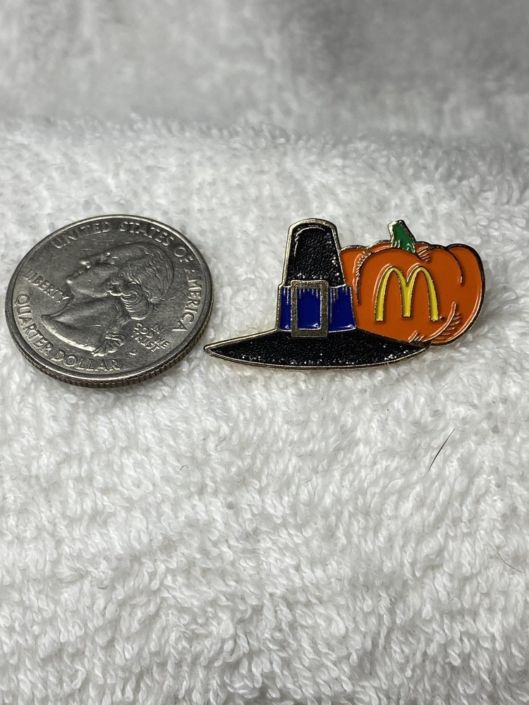 McDonald’s Crew Enamel Pin ‘Fall Pilgrim Hat & Pumpkin’