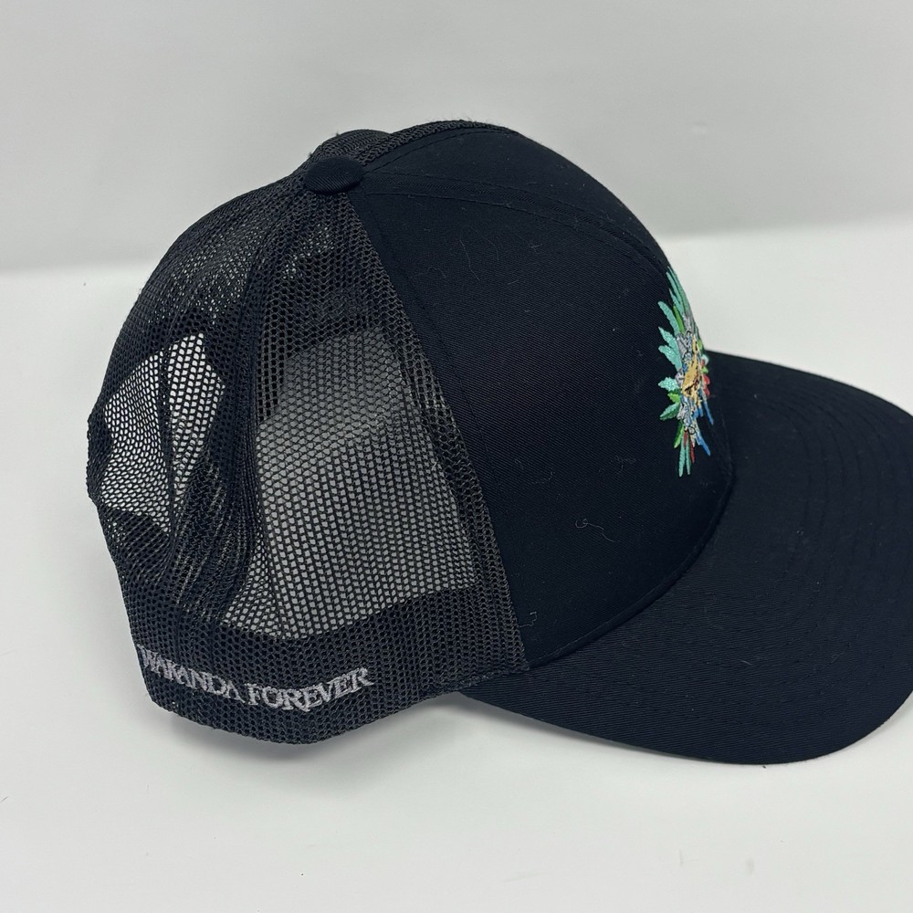 Wrap gift hat for Cast & Crew Marvel Studios Black Panther: Wakanda.