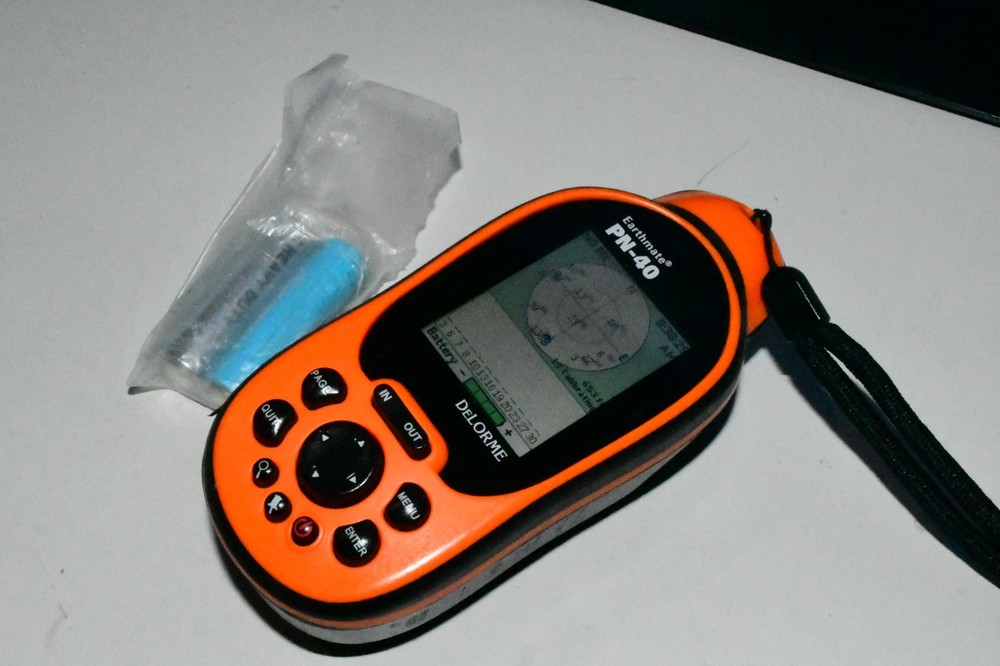 Delorme Earthmate PN-40 Color Screen Handheld Navigation WITH BATTERIES W6A3 #2