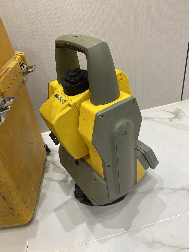 Trimble 5503 DR200+ Total Station With Trimble CU Controller