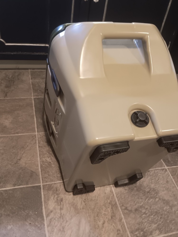 Custom Maluna 22 Quart Cooler DESERT TAN BASE/ MOSS GREEN TOP
