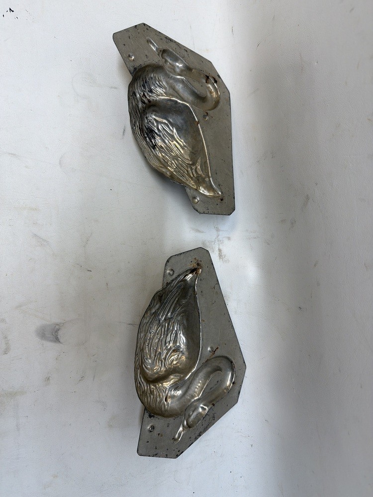 VINTAGE CHOCOLATE MOLD SWAN