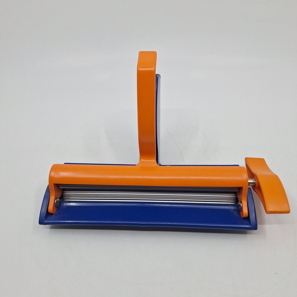 Fiskars Straight Edge Paper Crimper Tool Corrugated Ripple Texture Roller!