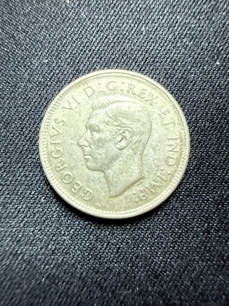 1945 Canada Silver 25 Cents Coin