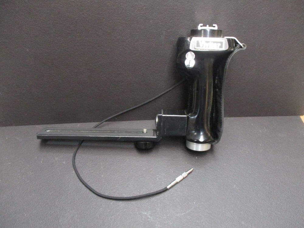 VIVITAR HEAVY DUTY 35mm CAMERA FLASH BRACKET, CABLE RELEASE & HAND STRAP.