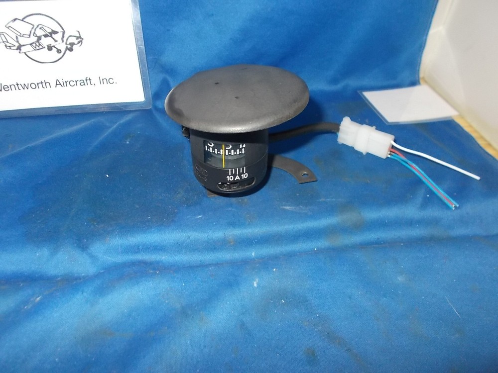 ON THE DASH MOUNTED COMPASS ( 14V LIGHT )