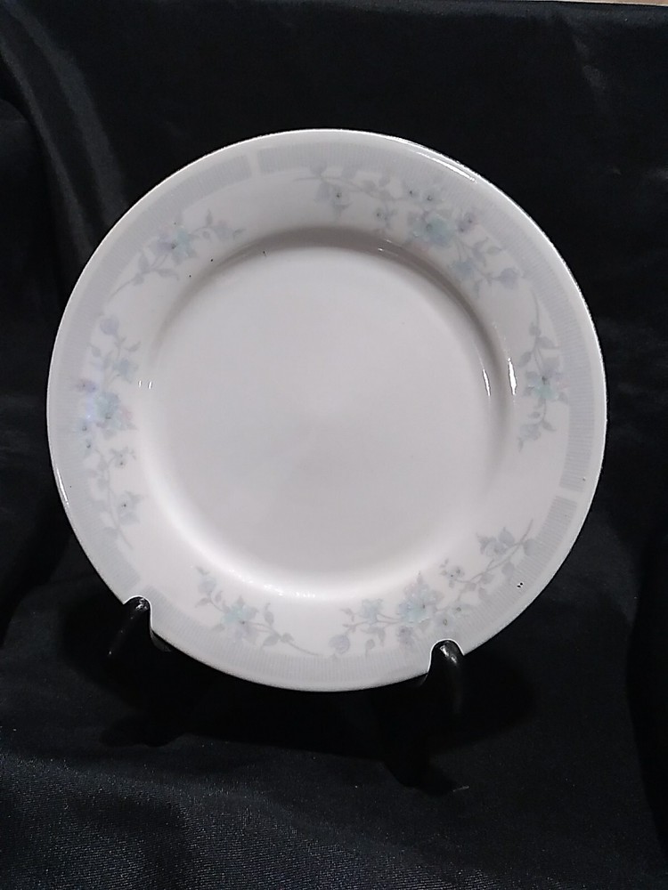 Wade "Eloquence" 7.5" Salad Plate.               (18)