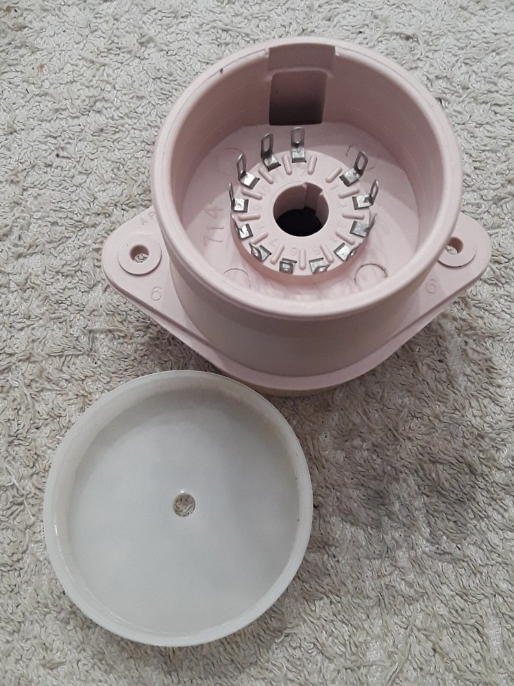 Oneida S-89-C 12 Pin Compactron High Voltage Socket