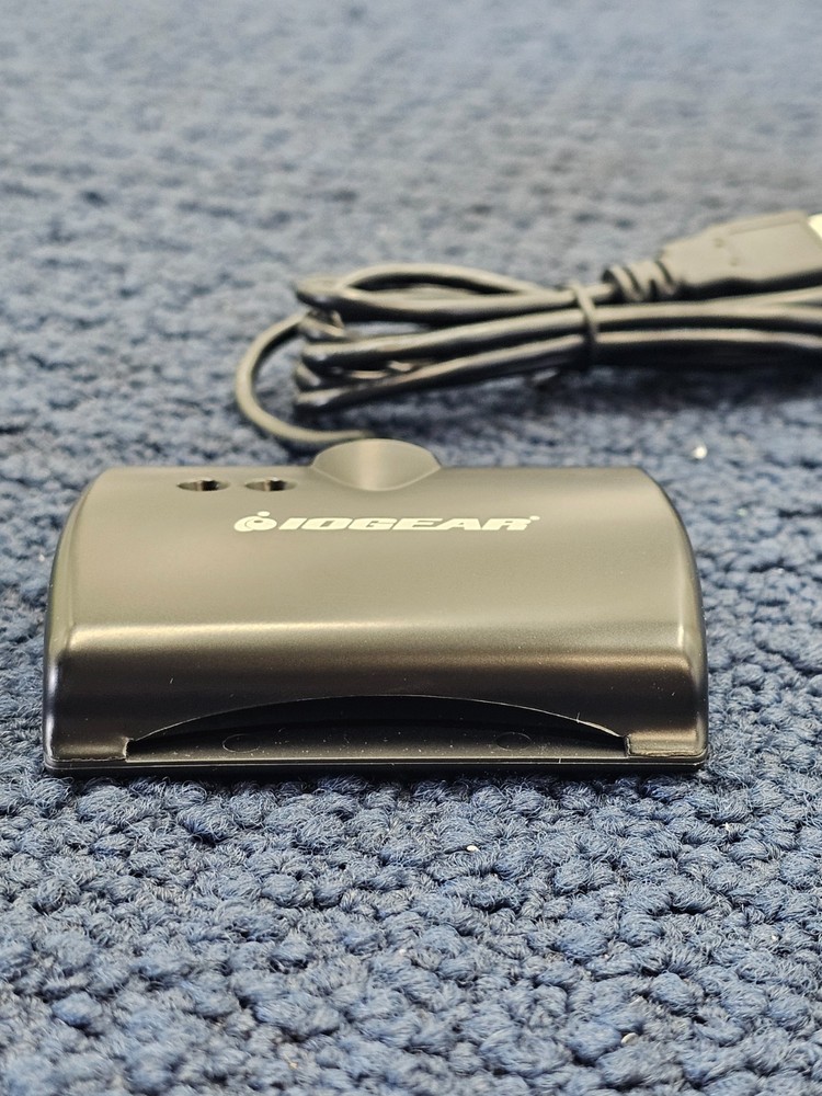 IOGEAR GSR202 USB Common Access Card Reader For Use With CAC Software - Black