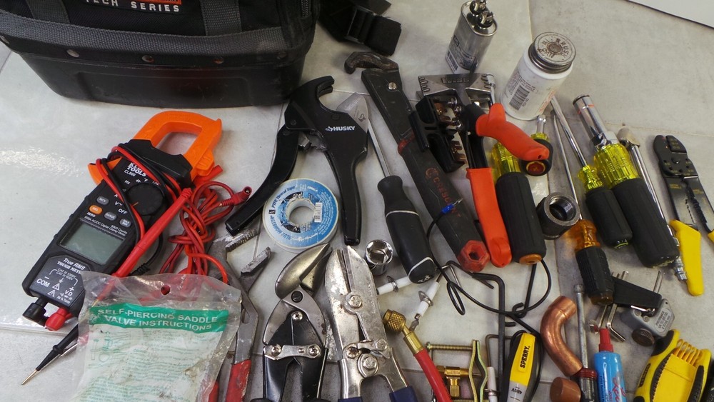 MISC ELECTRICIAN TOOLS & BAG (121444-1B AOO CTR-A2)