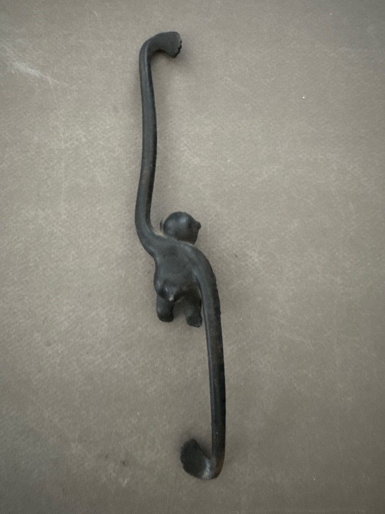 CAST IRON MONKEY HOOK HANGER