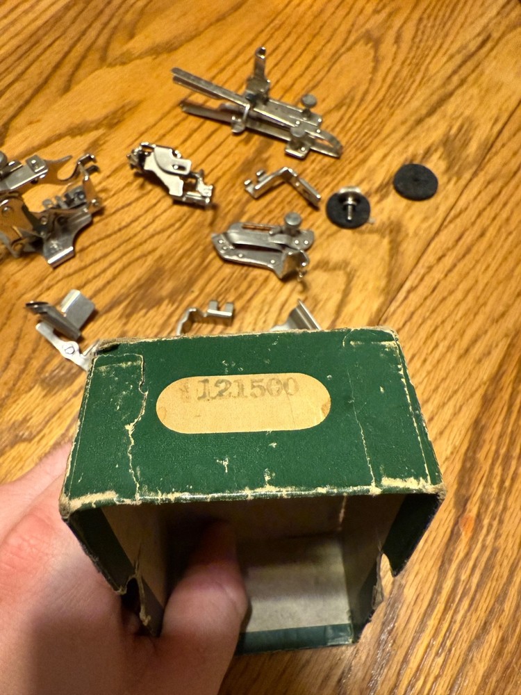 Antique 1938 Singer Sewing Machine/Accessories