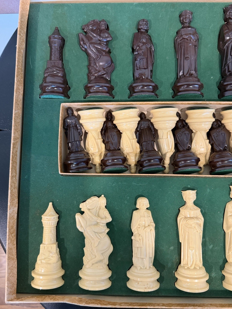 Vintage Renaissance Chess Set Figural E.S. Lowe Complete w Box Display Decor