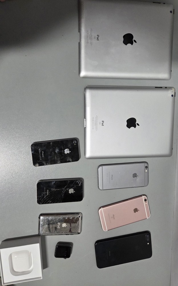 Apple Devices Set For Parts